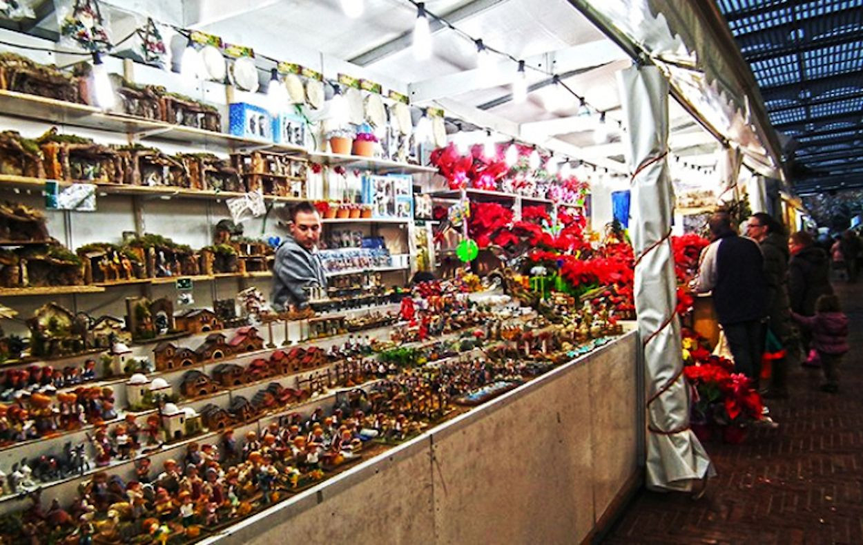 Feria de Navidad y Reyes en la Marquesina de la Via Júlia en una imagen de archivo / AYUNTAMIENTO DE BARCELONA