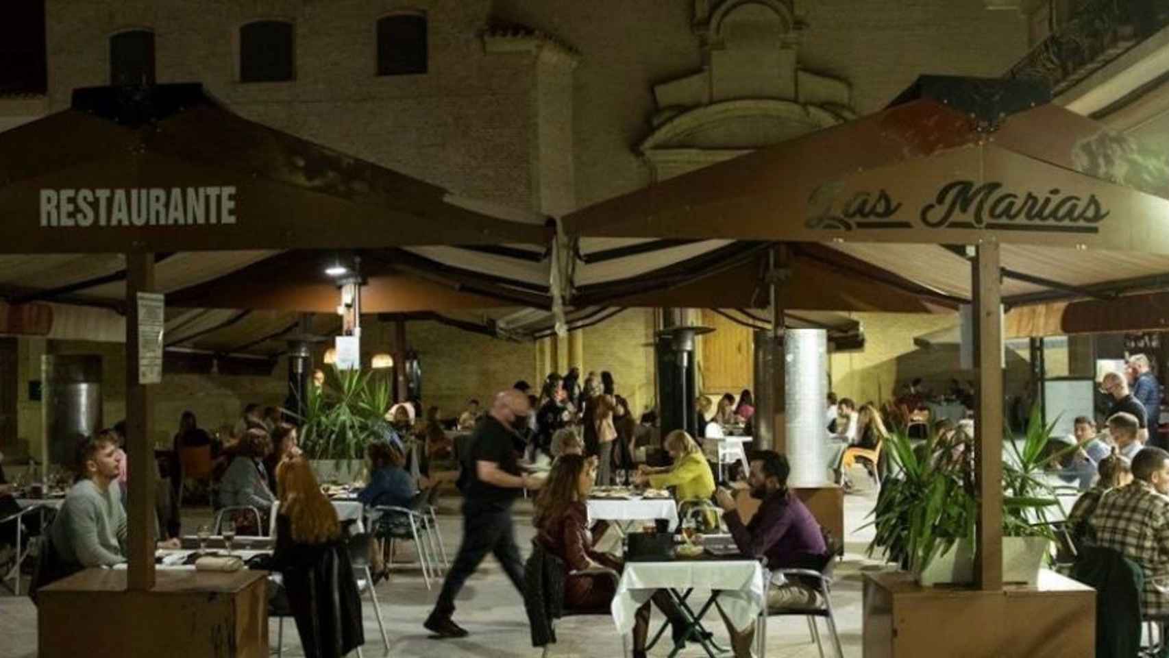 Terraza de un restaurante de Barcelona, uno de los sectores más afectados por la pandemia / EFE