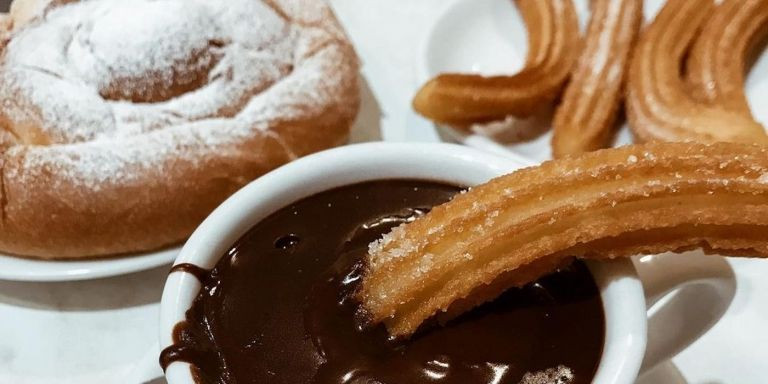 Ración de churros, ensaimada y chocolate a la taza de la granja La Pallaresa / INSTAGRAM