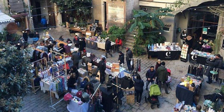 Visitantes en el patio de la Fábrica Lehmann durante el mercado navideño de un año anterior / FÁBRICA LEHMANN