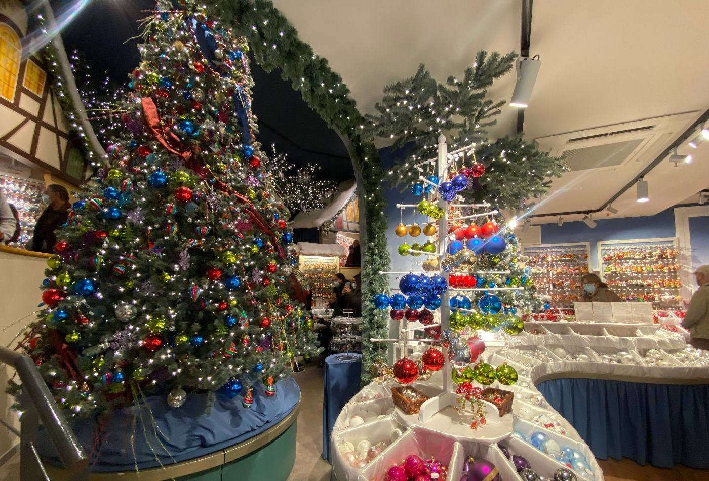 Interior de la tienda de Navidad más espectacular de Barcelona / METRÓPOLI