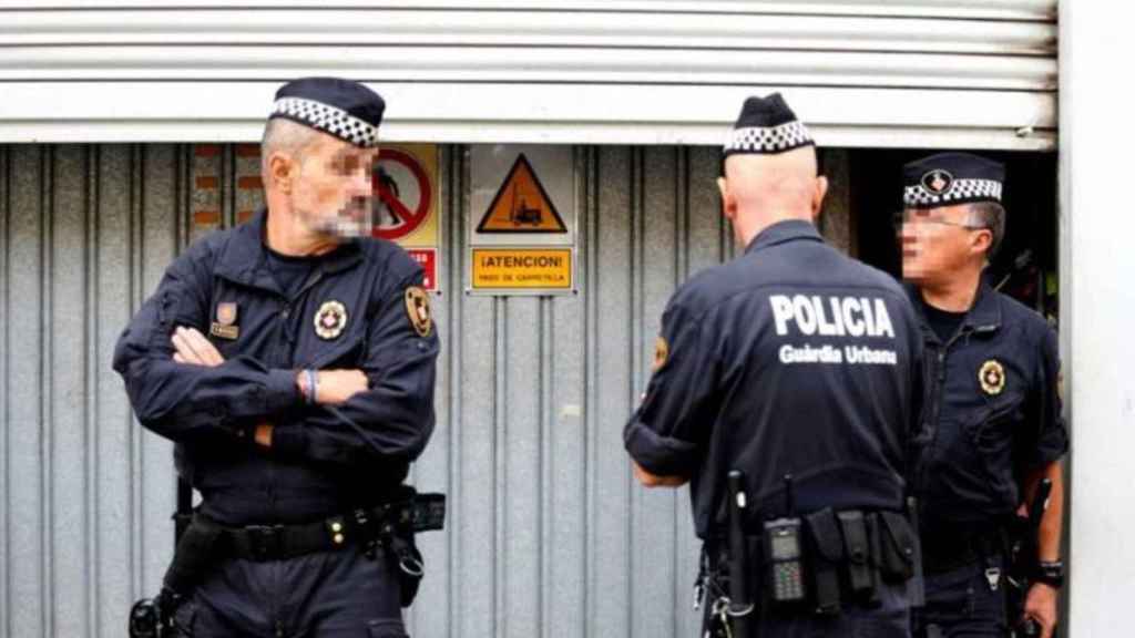 Agentes de la Guardia Urbana en Nou Barris / EFE