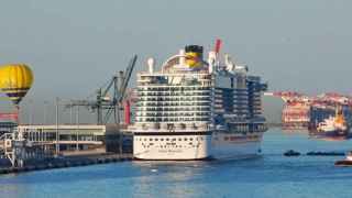 Barcelona pone freno al turismo de cruceros: el Puerto reducirá terminales para limitar la masificación