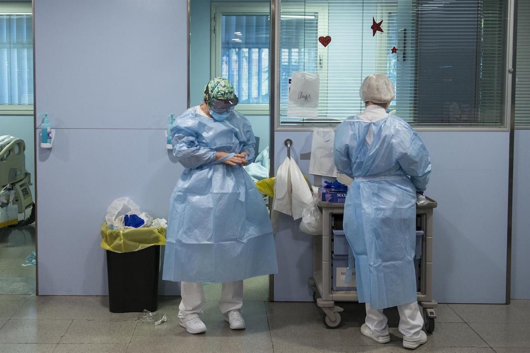 Personal de una Unidad de Cuidados Intensivos de un hospital de Barcelona / EUROPA PRESS