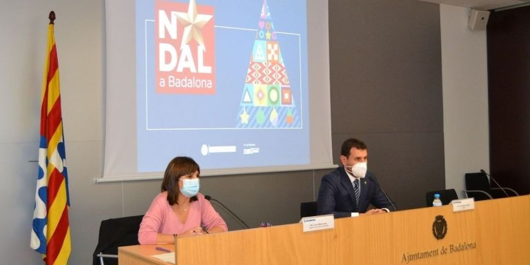 El alcalde de Badalona, Rubén Guijarro, y la regidora de Cultura y Movilidad, Anna Maria Lara, durante la presentación de las actividades de Navidad / AJUNTAMENT DE BADALONA