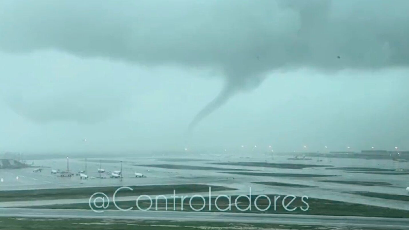 Espectacular tornado en el aeropuerto de Barcelona / TWITTER - CONTROLADORES