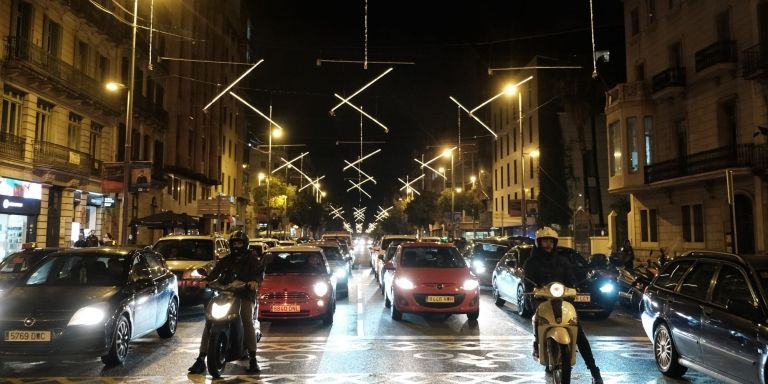 Nuevas luces de Navidad en la calle de Aragó / PABLO MIRANZO - MA
