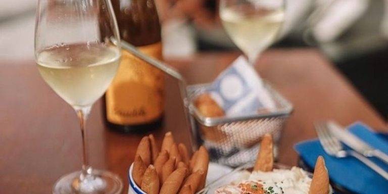 Tapeo y vinos en Chichalimoná, uno de los mejores bares para citas de Barcelona / INSTAGRAM