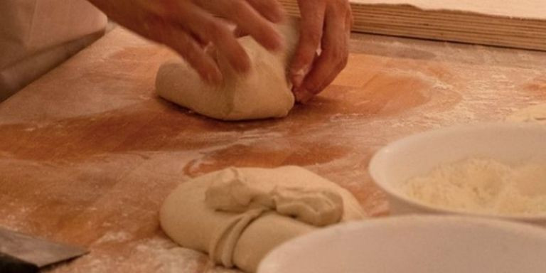 Elaboración de pan casero en Brunells / CEDIDA