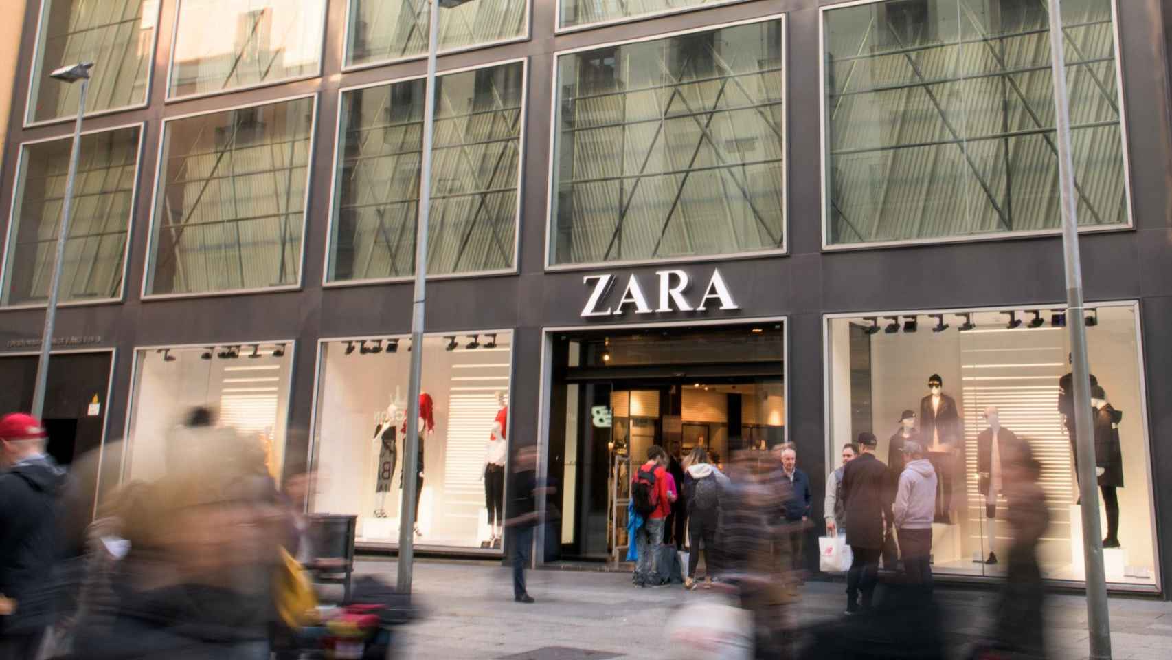 Exterior de un comercio de Inditex en Portal de l'Àngel de Barcelona