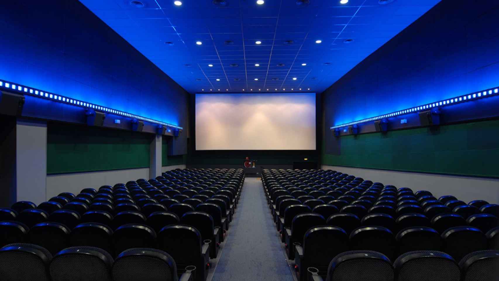 Sala de cine del grupo familiar Balañá / GRUP BALAÑÁ