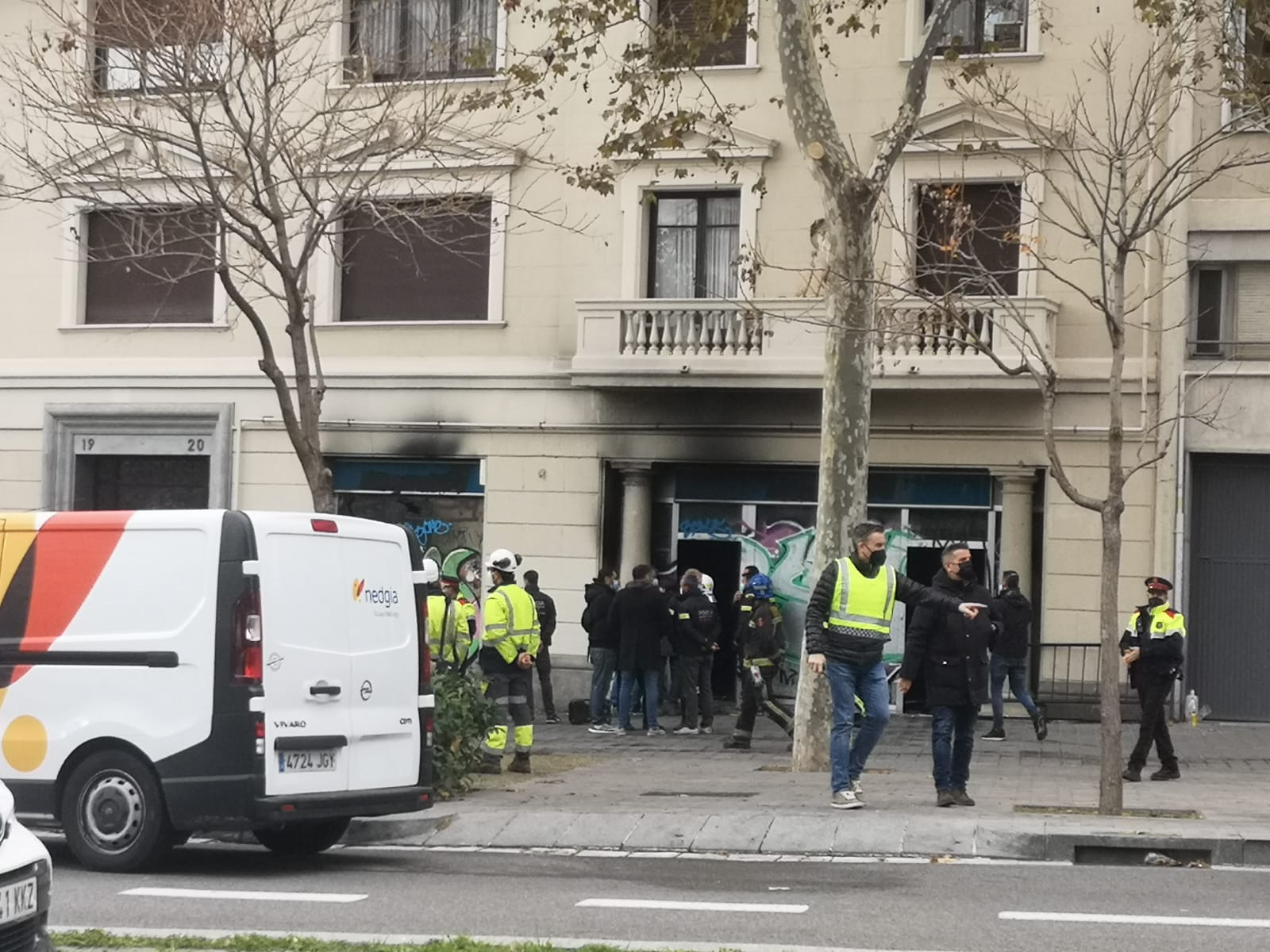 Imagen del exterior del local 'okupado' en la plaza Tetuan después del incendio / METRÓPOLI