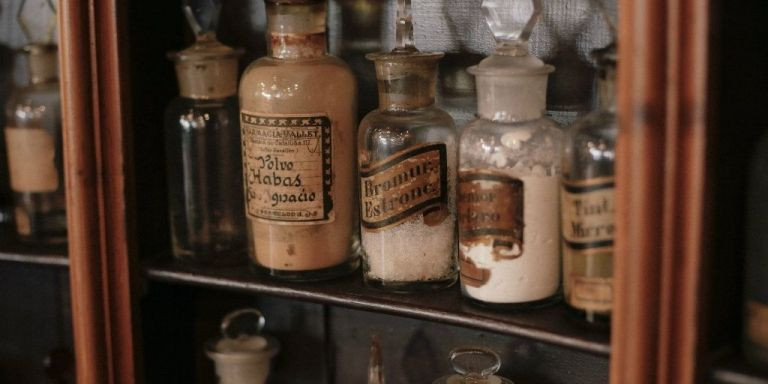 Antiguo botamen farmacéutico del fundador de la farmacia Tanganelli-Sanchis 