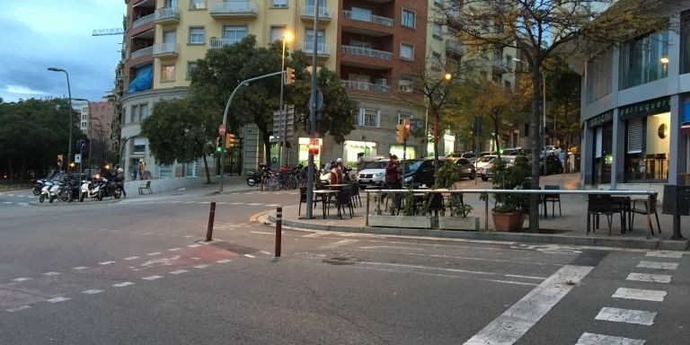 Confluencia de la calle de les Camèlies con la calle de Sardenya / RP