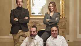 Friedrich von Schönburg, Director General de El Palace Barcelona, con el chef Rafa Zafra y sus socios Anna Gotanegra y Ricardo Acquista / CEDIDA