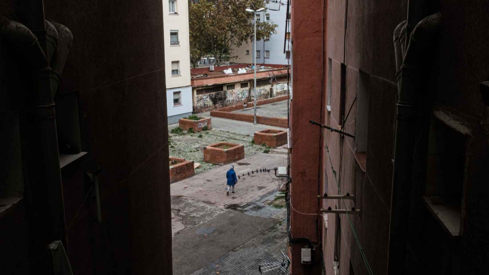 Una calle del barrio de Sant Roc en Badalona / PABLO MIRANZO