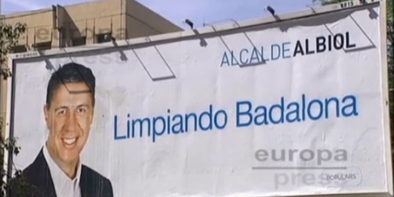 Un cartel de la campaña de Albiol 'Limpiando Badalona' / EUROPA PRESS