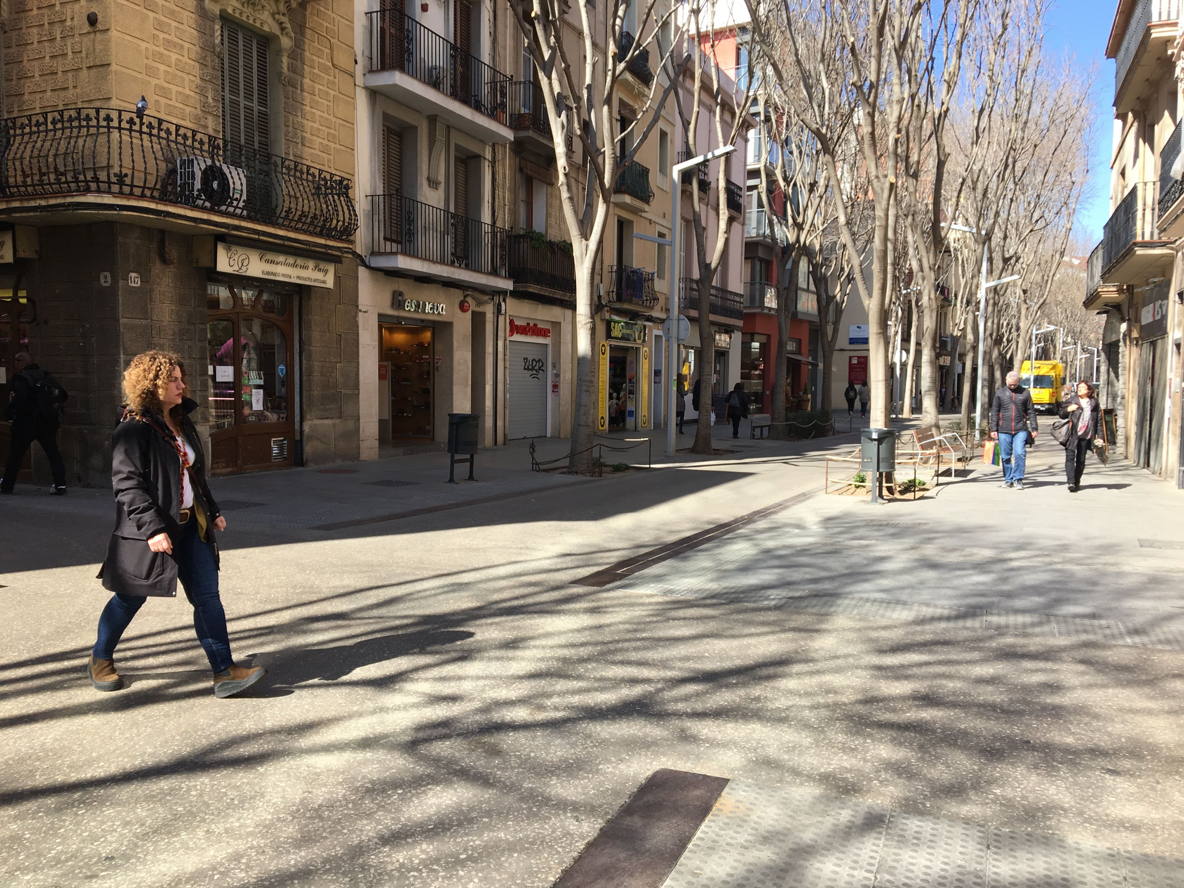 Tramo pacificado de la calle Gran de Sant Andreu / METRÓPOLI - RP