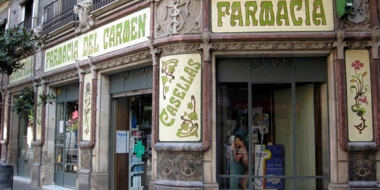 Exterior de la farmacia del Carme de Barcelona