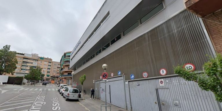 La biblioteca municipal afectada Llefià-Xavier Soto de Badalona / GOOGLE MAPS