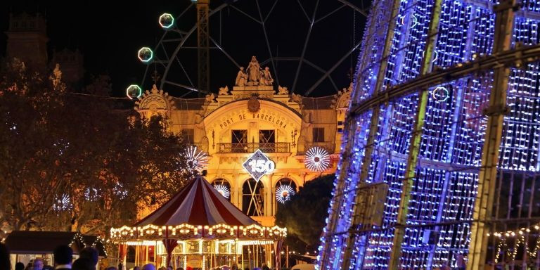 Plano general de la Feria de Navidad del Moll de la Fusta de Barcelona / EUROPA PRESS