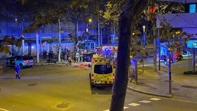 El accidente de Diagonal con Bac de Roda, la madrugada de este viernes / METRÓPOLI