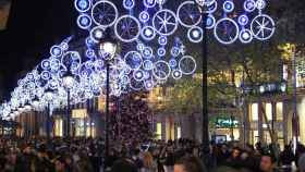 Barceloneses en el centro de Barcelona durante una campaña de Navidad pasada / AJUNTAMENT DE BARCELONA