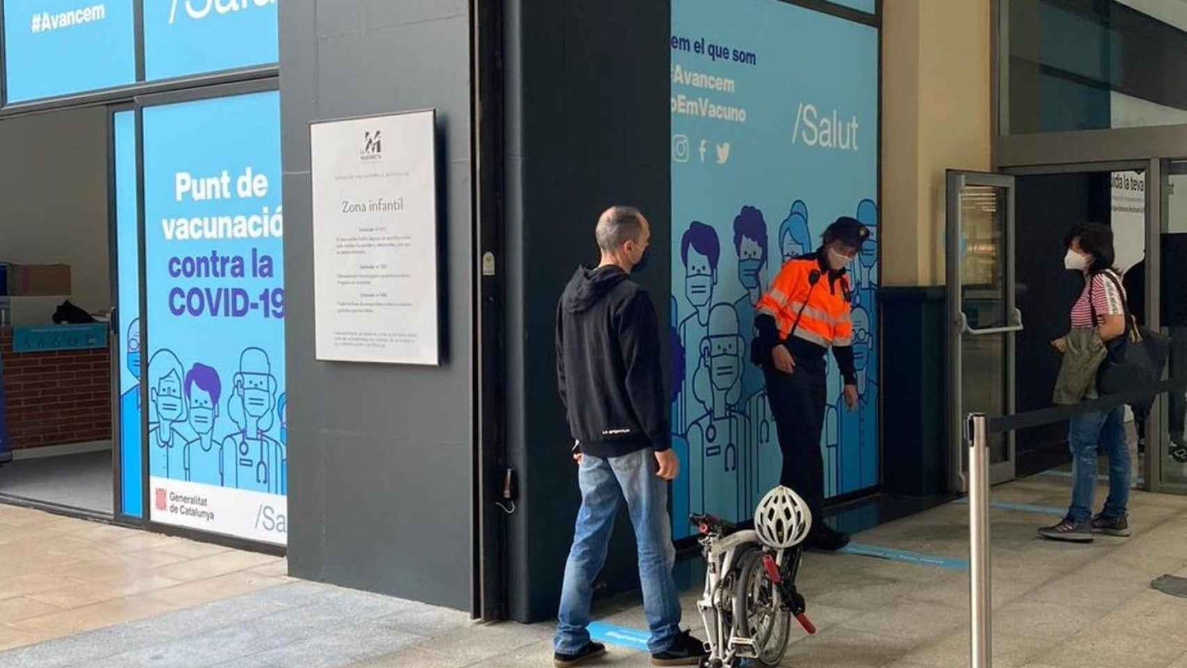 Punto de vacunación en el centro comercial Westfield La Maquinista / SALUT