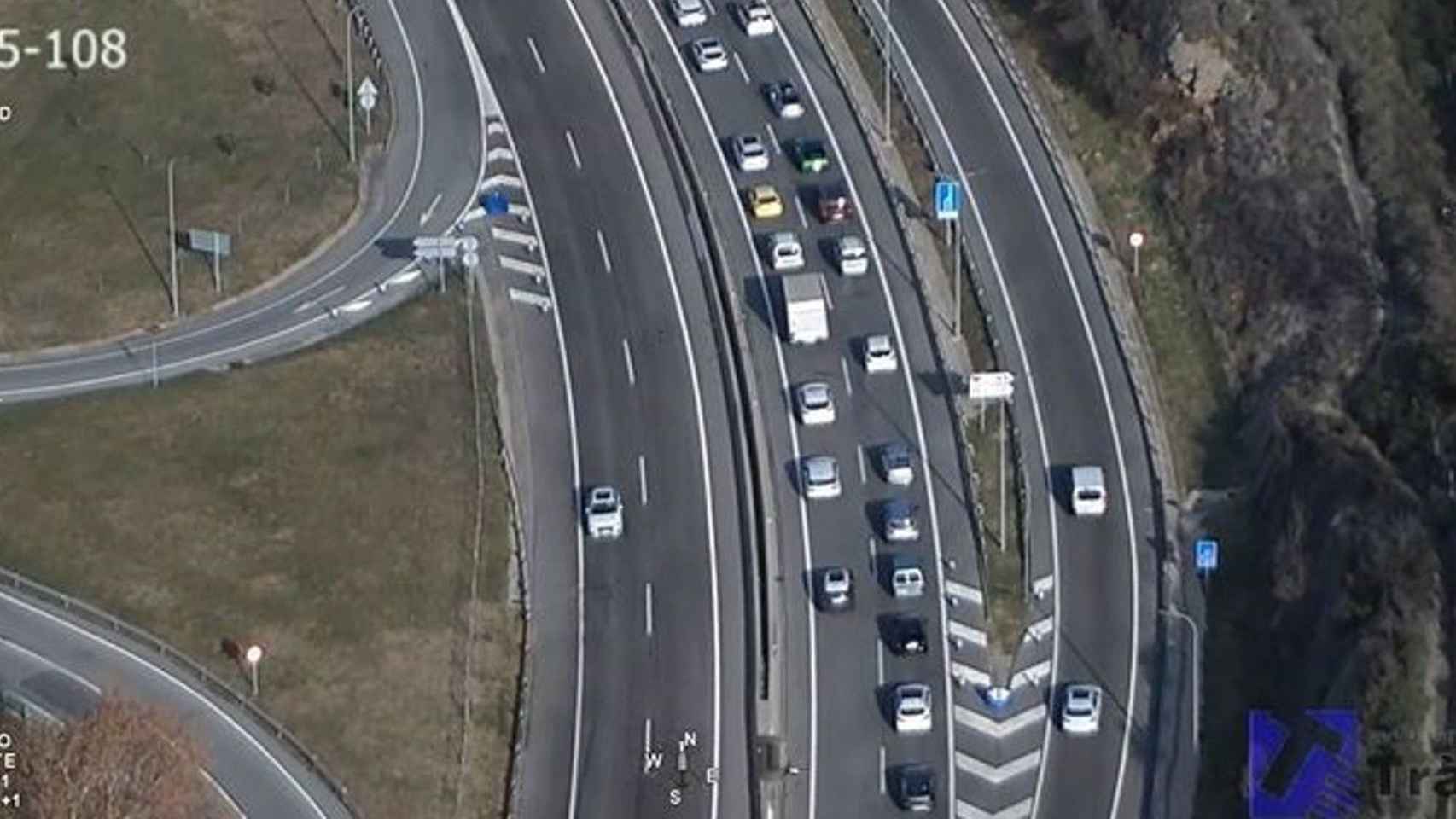 Retenciones en una carretera del área de Barcelona / TRÀNSIT