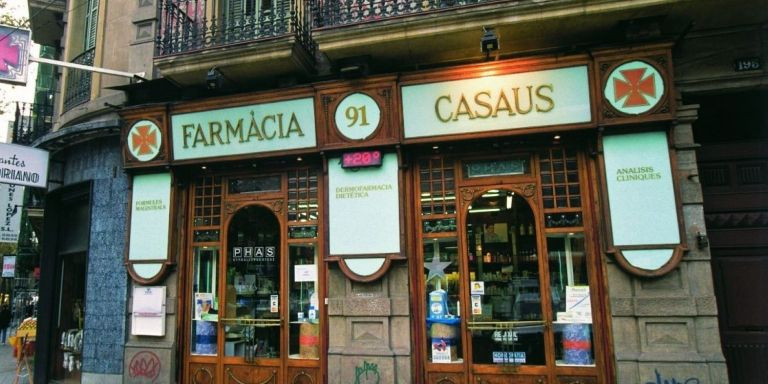 Exterior de la farmacia barcelonesa Casaus