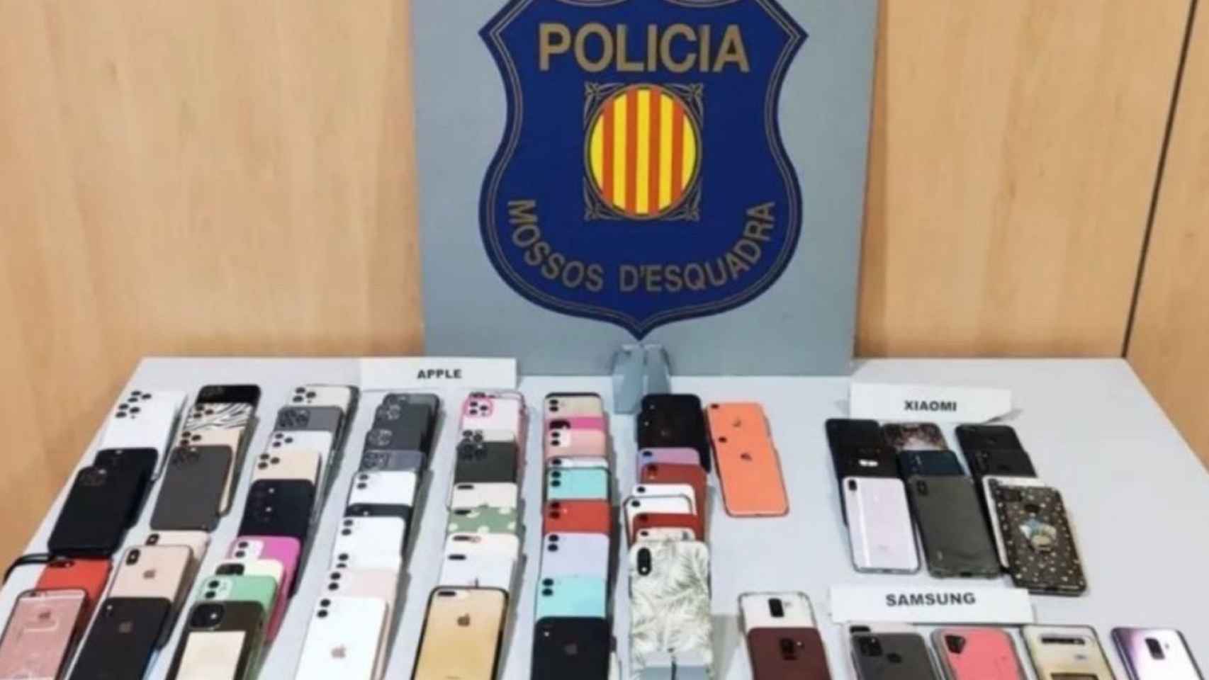 Móviles robados en elrow de Viladecans / MOSSOS D'ESQUADRA