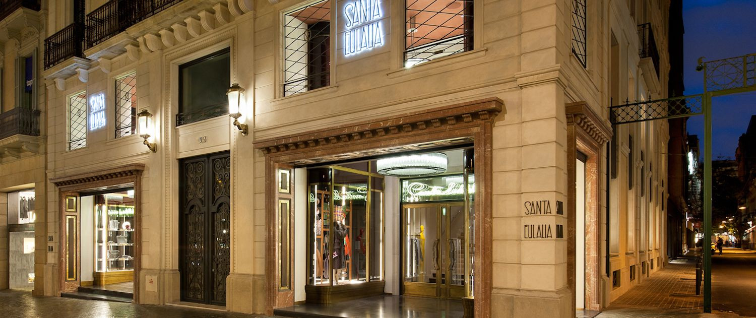 La emblemática tienda de moda Santa Eulàlia, en el paseo de Gràcia de Barcelona / SANTA EULALIA