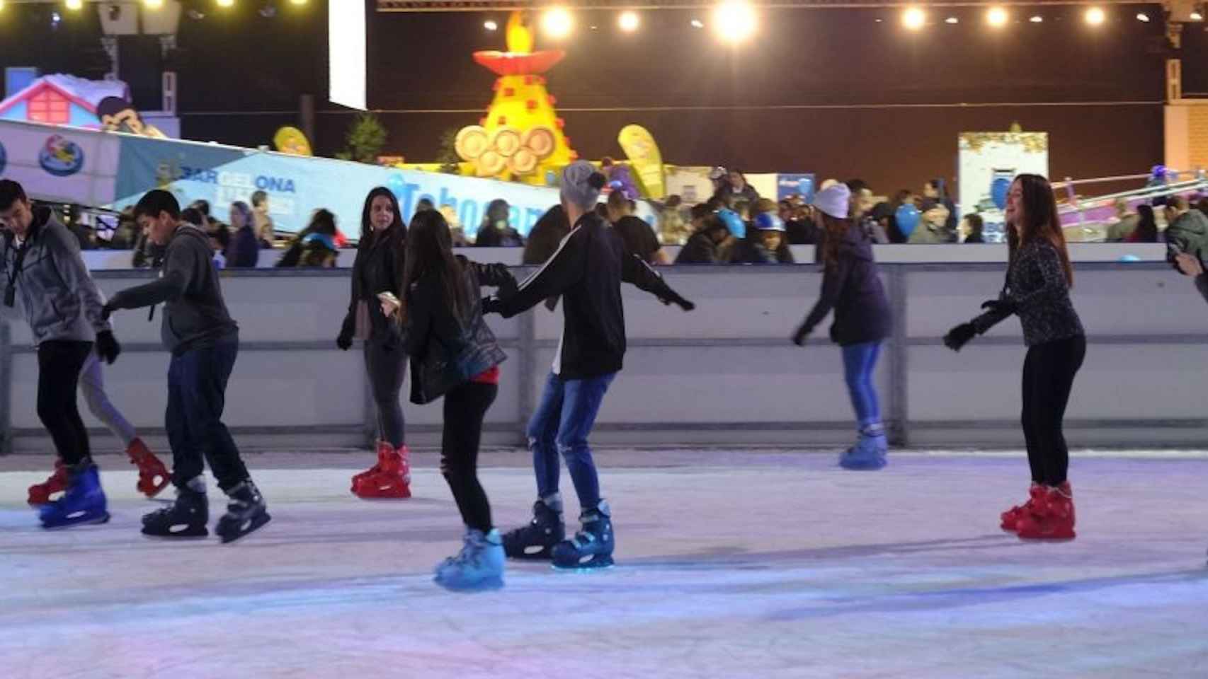 Una pista de hielo en Barcelona en una imagen de archivo / ARCHIVO