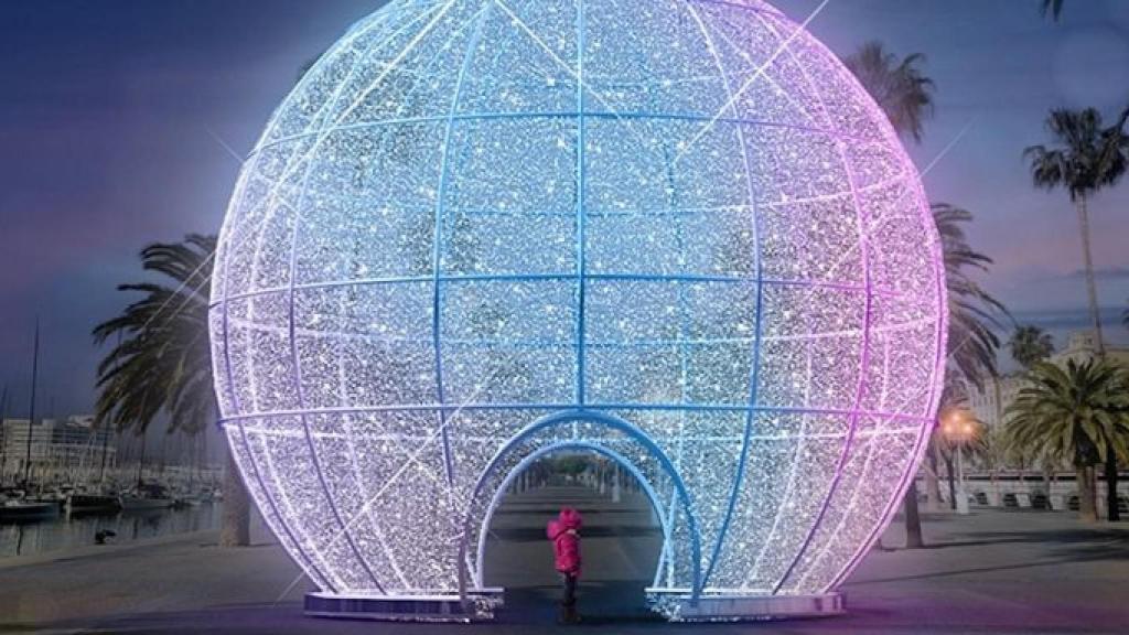 La bola gigante luminosa, uno de los reclamos de la feria de Navidad del Port