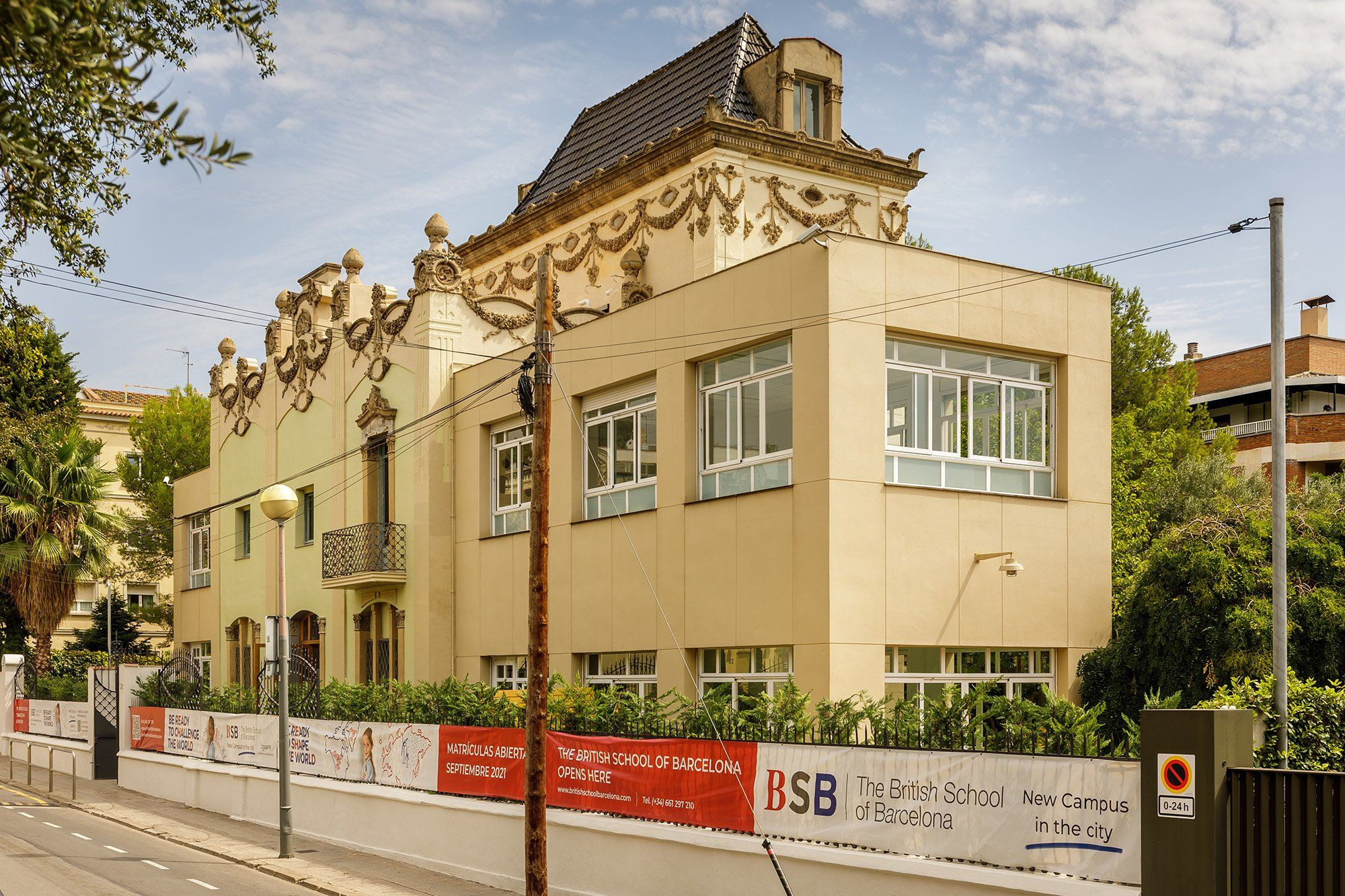 Exterior del nuevo campus del Barcelona British School en Sarrià, que no ha conseguido llenar sus plazas / BSB