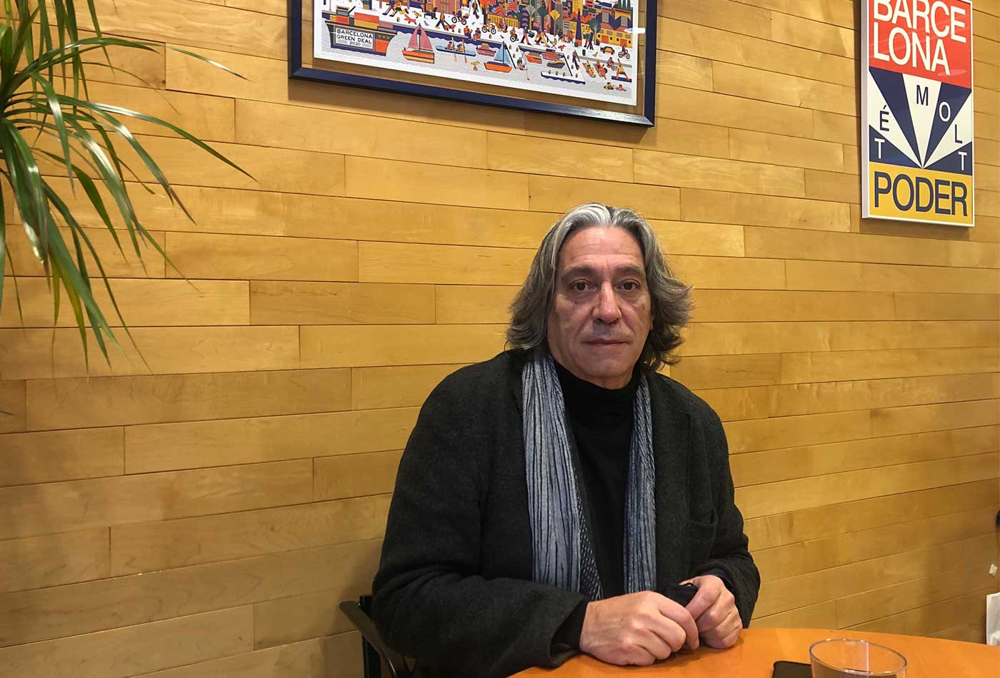 El concejal Xavier Marcé, en el Ayuntamiento de Barcelona, durante una entrevista con 'Metrópoli' / MA