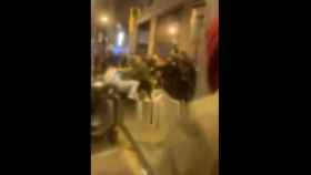 Un momento de la pelea a las puertas del Apolo / ADN SINDICAL
