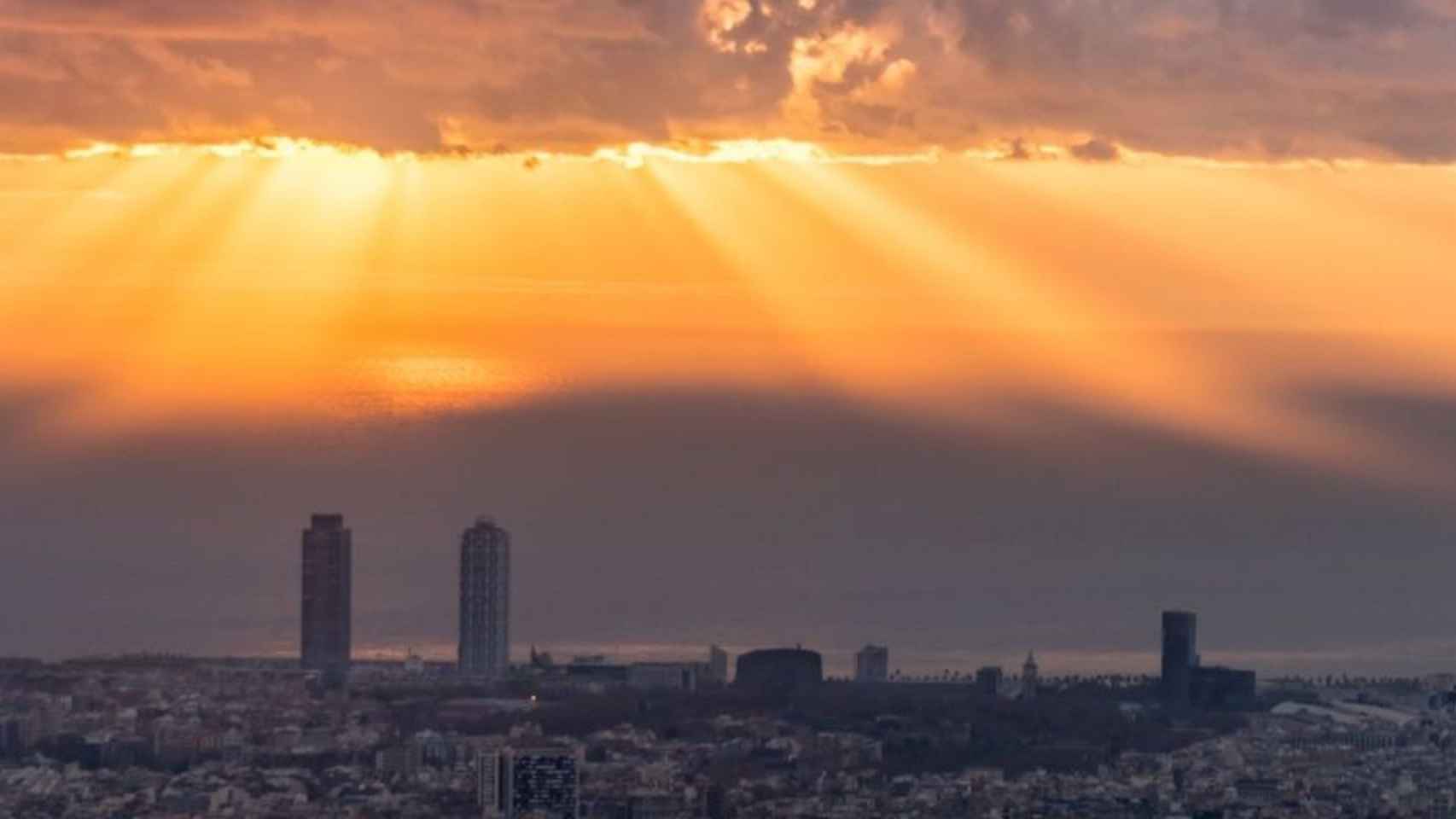 Panorámica de Barcelona realizada desde el Observatorio Fabra / ALFONS PUERTAS - @alfons_pc