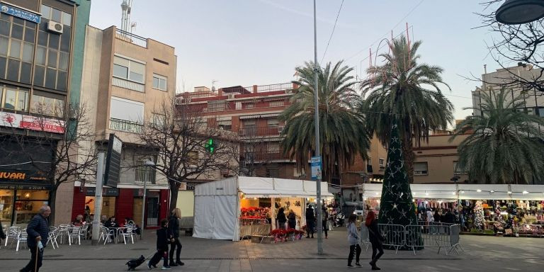 Una parte de la plaza del Rellotge de Fondo, en Santa Coloma / METRÓPOLI