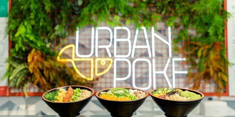 Barra con 'pokébowls' en el nuevo restaurante de Urban Poke en Barcelona / CEDIDA