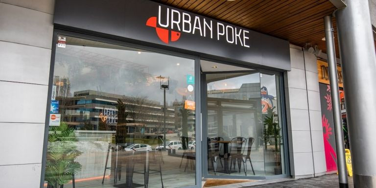 Fachada de uno de los restaurantes de Urban Poke / CEDIDA