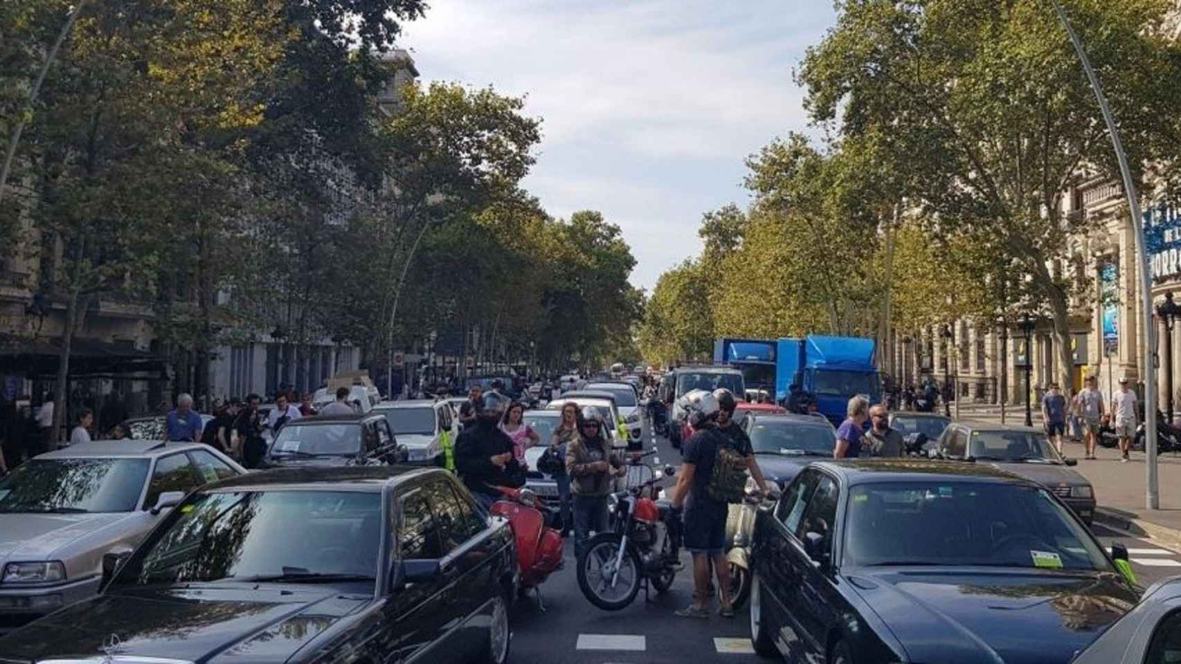 Movilización en Gran Via de les Corts Catalanes contra la ZBE / PARC