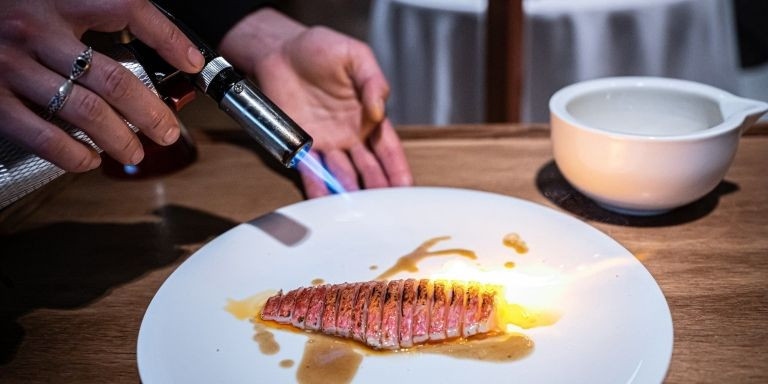 Salmonete, el plato estrella de Hisop que nunca desaparece de su carta / GUÍA REPSOL