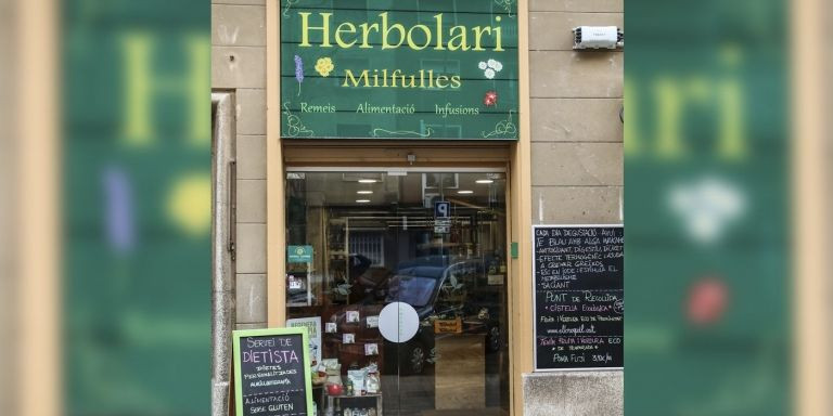 El Herbolari Milfulles, en la calle de la Agricultura / HERBOLARI MIFULLES
