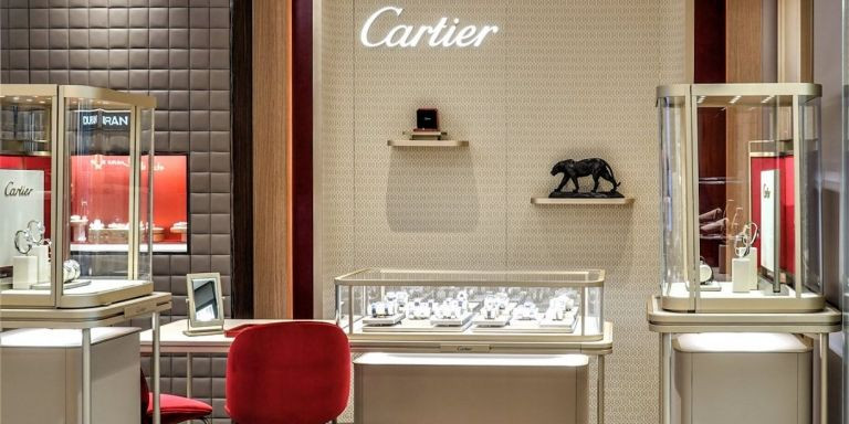 Corner la joyería Cartier en el interior de un establecimiento comercial / ARCHIVO