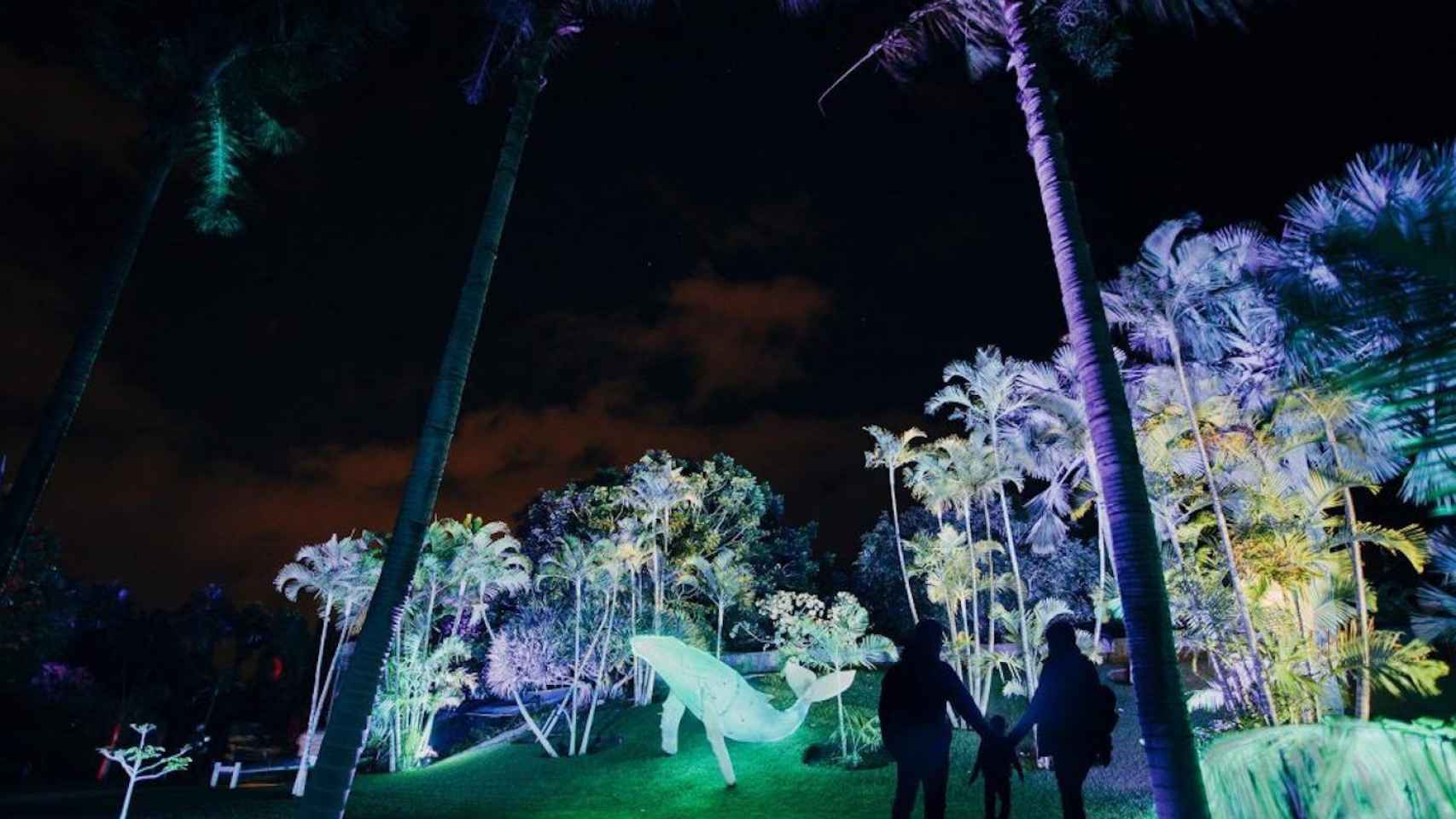 Animal iluminado en el recorrido de 'Natura Encesa' de los jardines de Pedralbes / GRUP BALAÑÁ