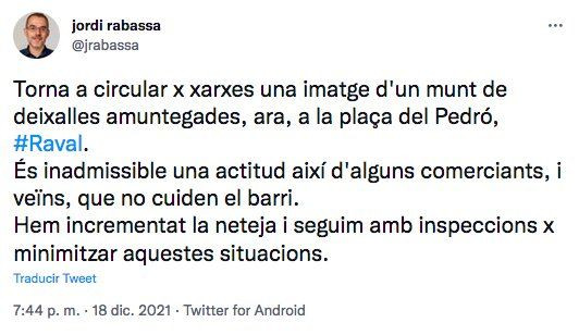 Jordi Rabassa señala a vecinos y comerciantes por la suciedad en la plaza Pedró