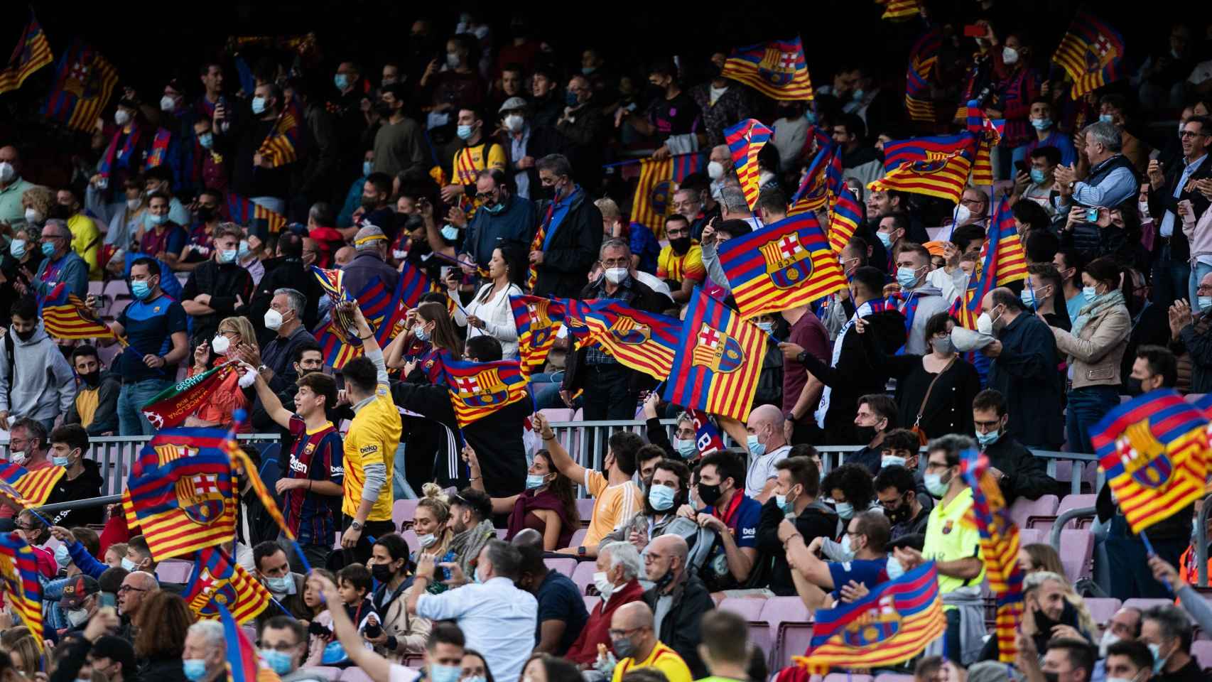 Aficionados en el Camp Nou durante un partido del Barça / EUROPA PRESS