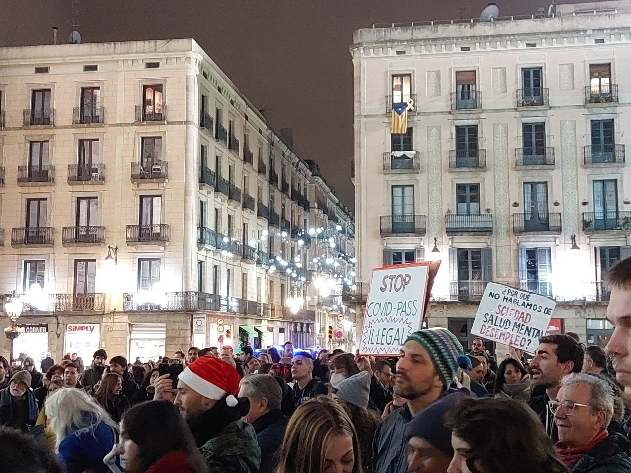 Manifestación negacionista del pasado 21 de diciembre en la plaza Sant Jaume de Barcelona / PLANETA GONZO