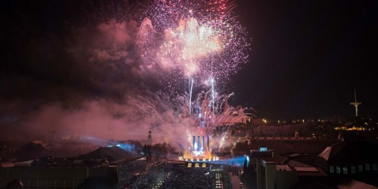 Pirotecnia en la Fiesta de Fin de Año de Barcelona / AJ BCN